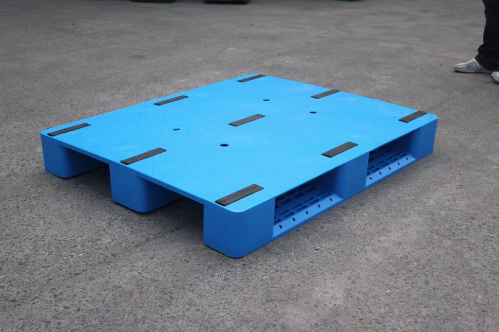 3 kids Plastic Pallets